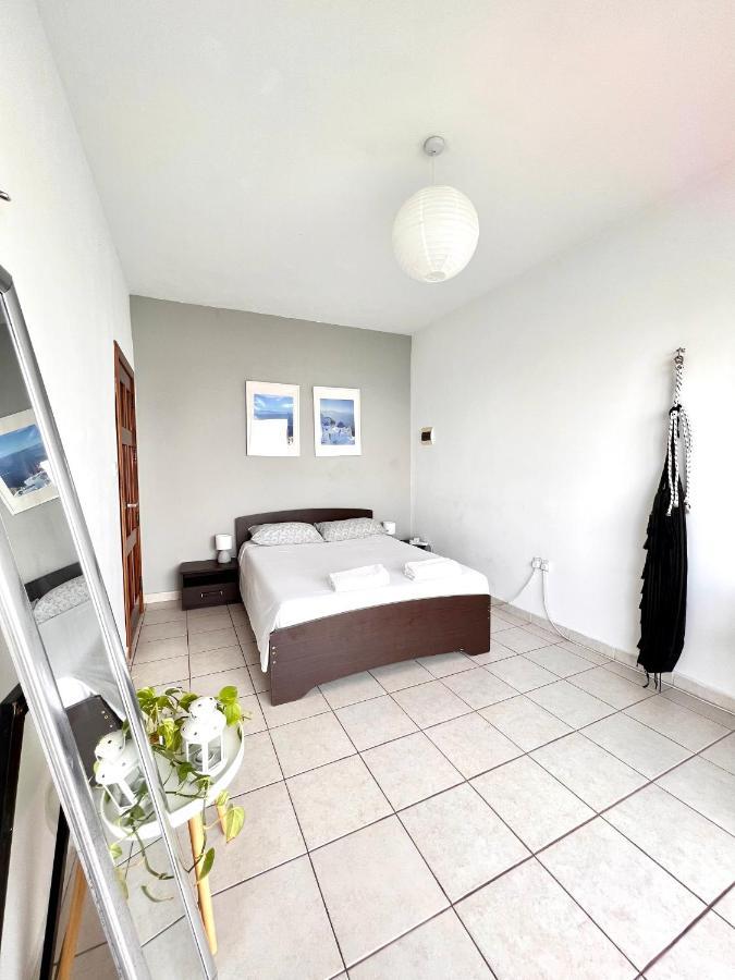 F8 1 Seaview Room, Living And Bathroom Shared , Stjulians San Ġiljan Exterior foto